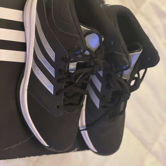Kids size 6.5 black/silver Adidas sneaker - Picture 2 of 5